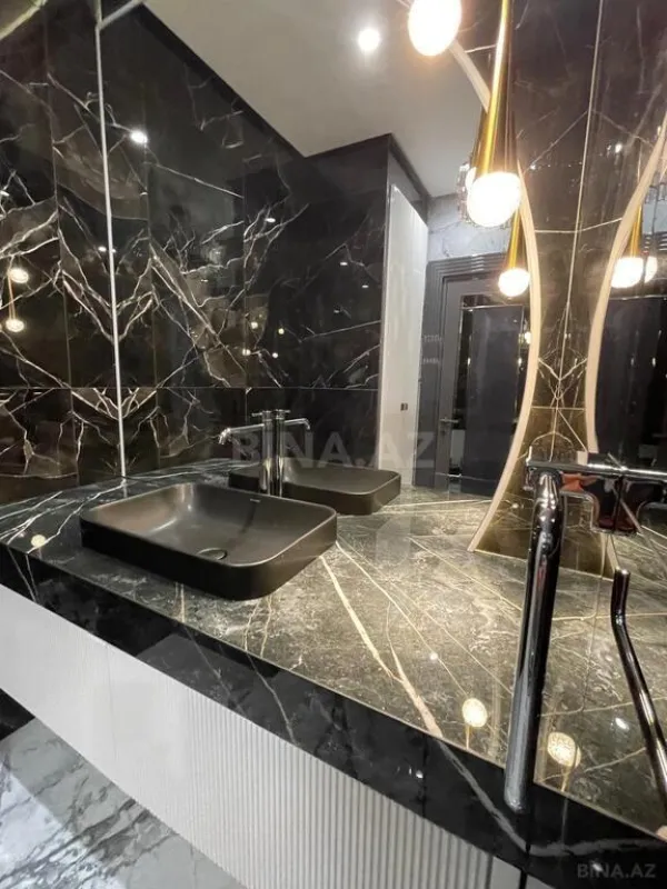 Satılır 4 otaqlı mənzil 210 m²