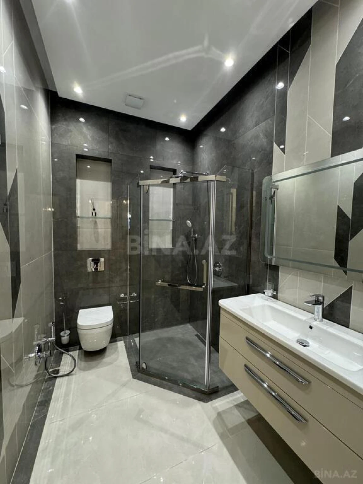 Satılır 4 otaqlı həyət evi 290 m²