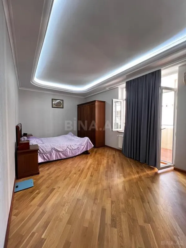 Satılır 3 otaqlı mənzil 154 m²