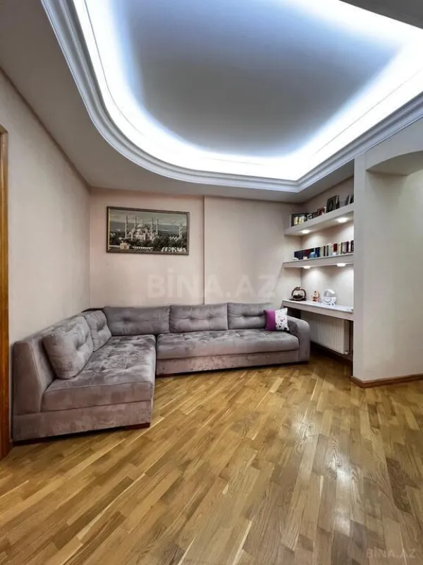 Satılır 3 otaqlı mənzil 154 m²