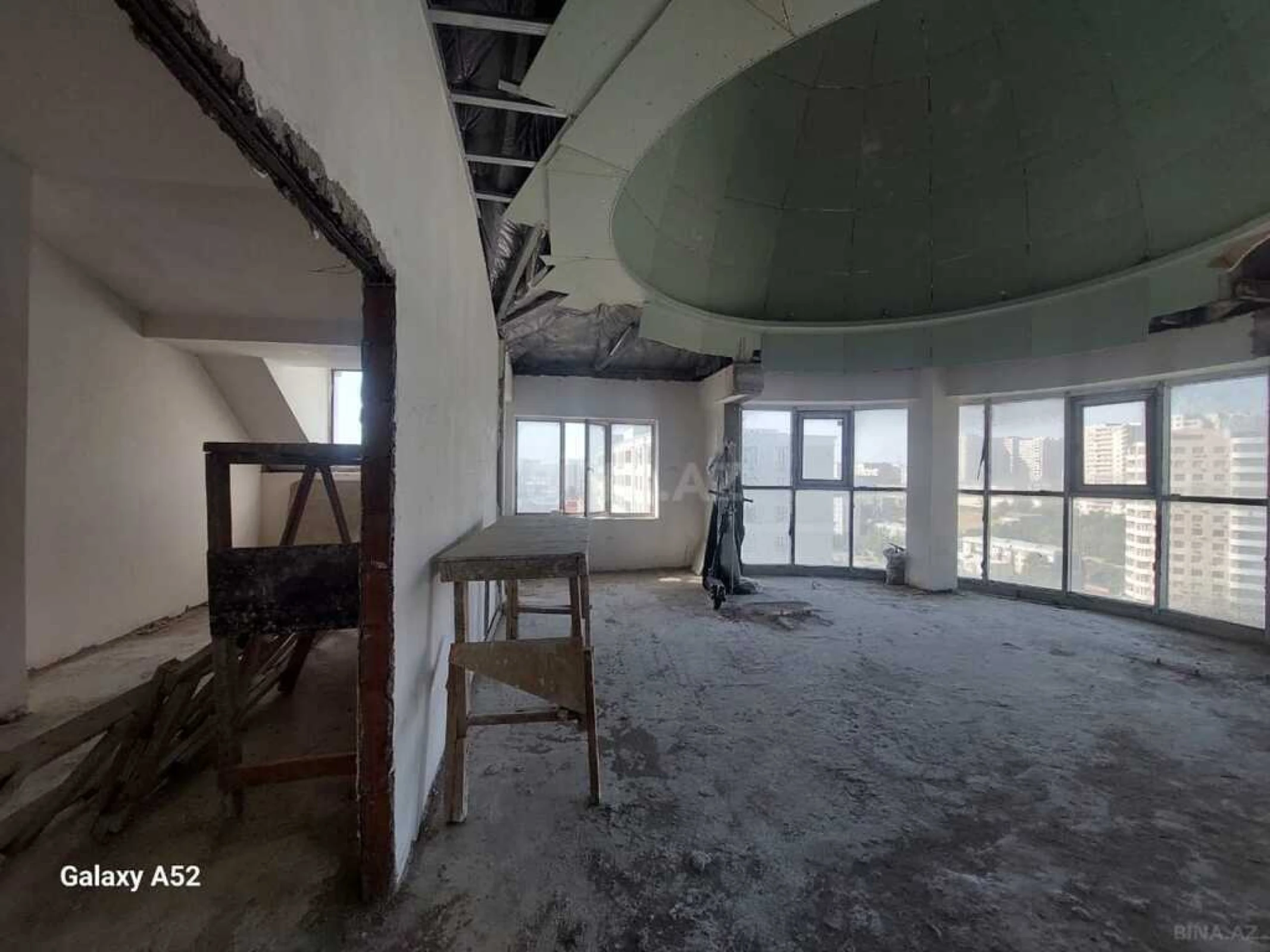 Satılır 3 otaqlı mənzil 147 m²