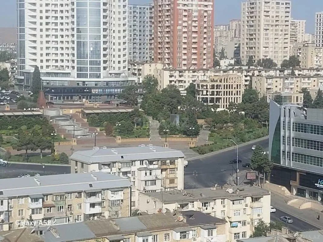 Satılır 3 otaqlı mənzil 147 m²