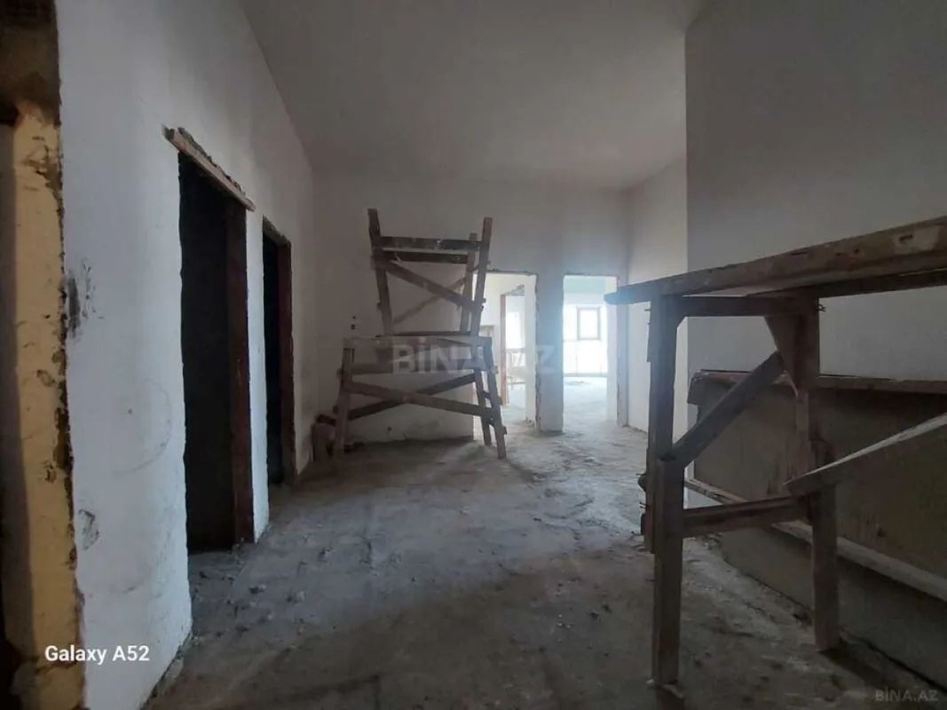 Satılır 3 otaqlı mənzil 147 m²