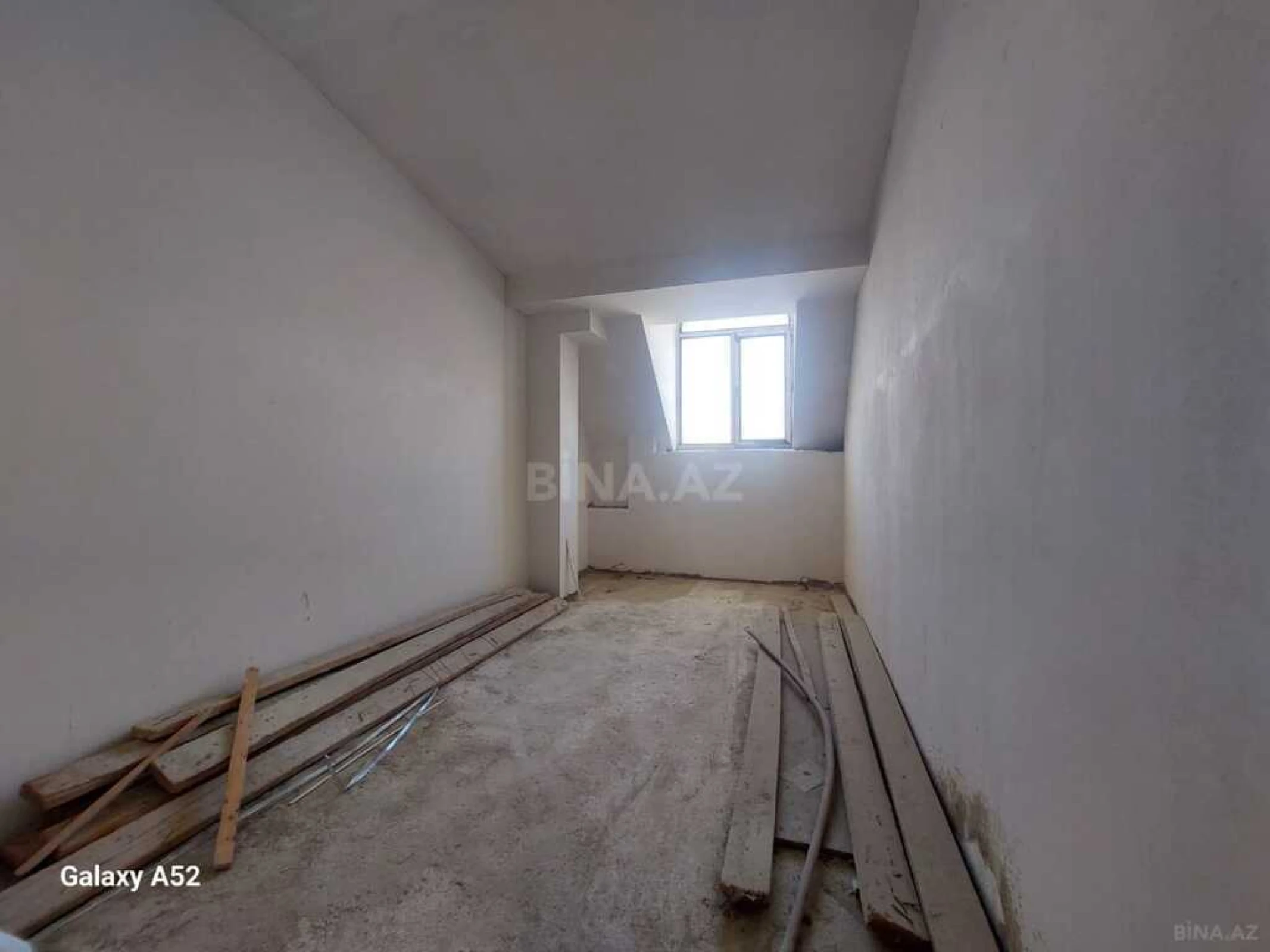 Satılır 3 otaqlı mənzil 147 m²
