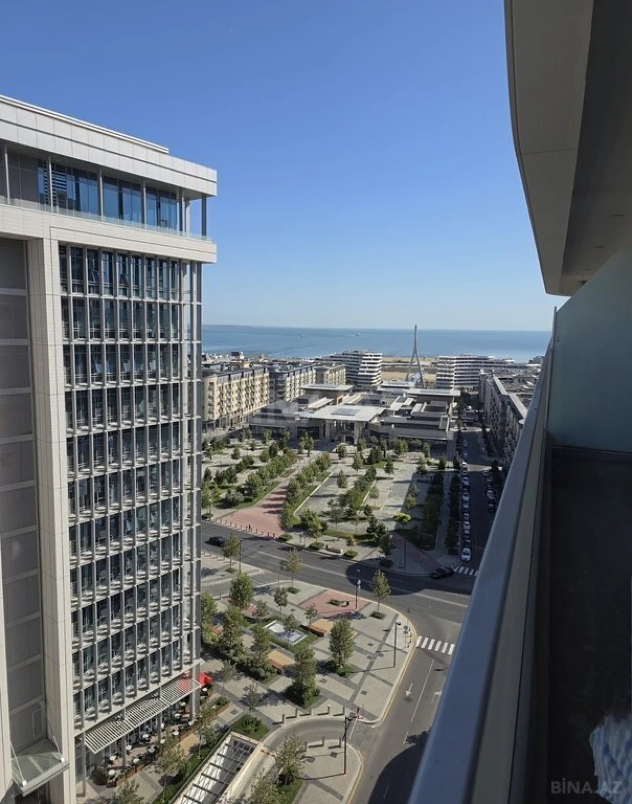 Satılır 2 otaqlı mənzil 82 m²