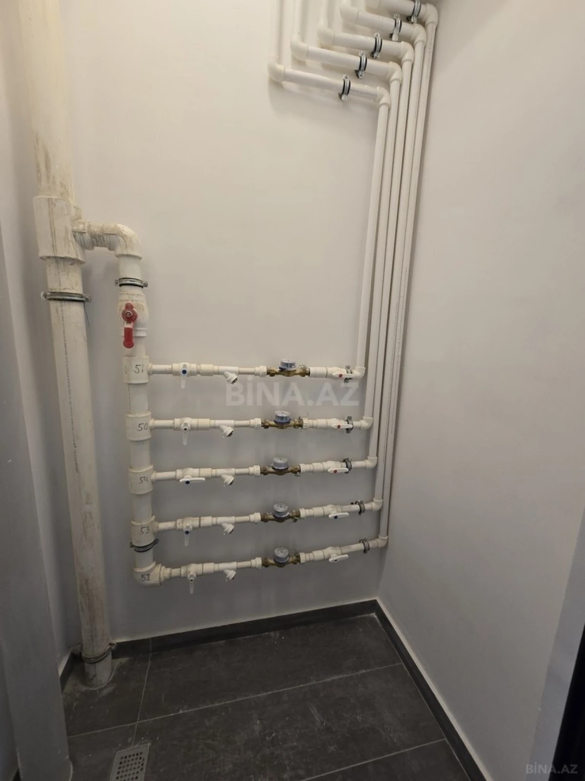 Satılır 2 otaqlı mənzil 82 m²