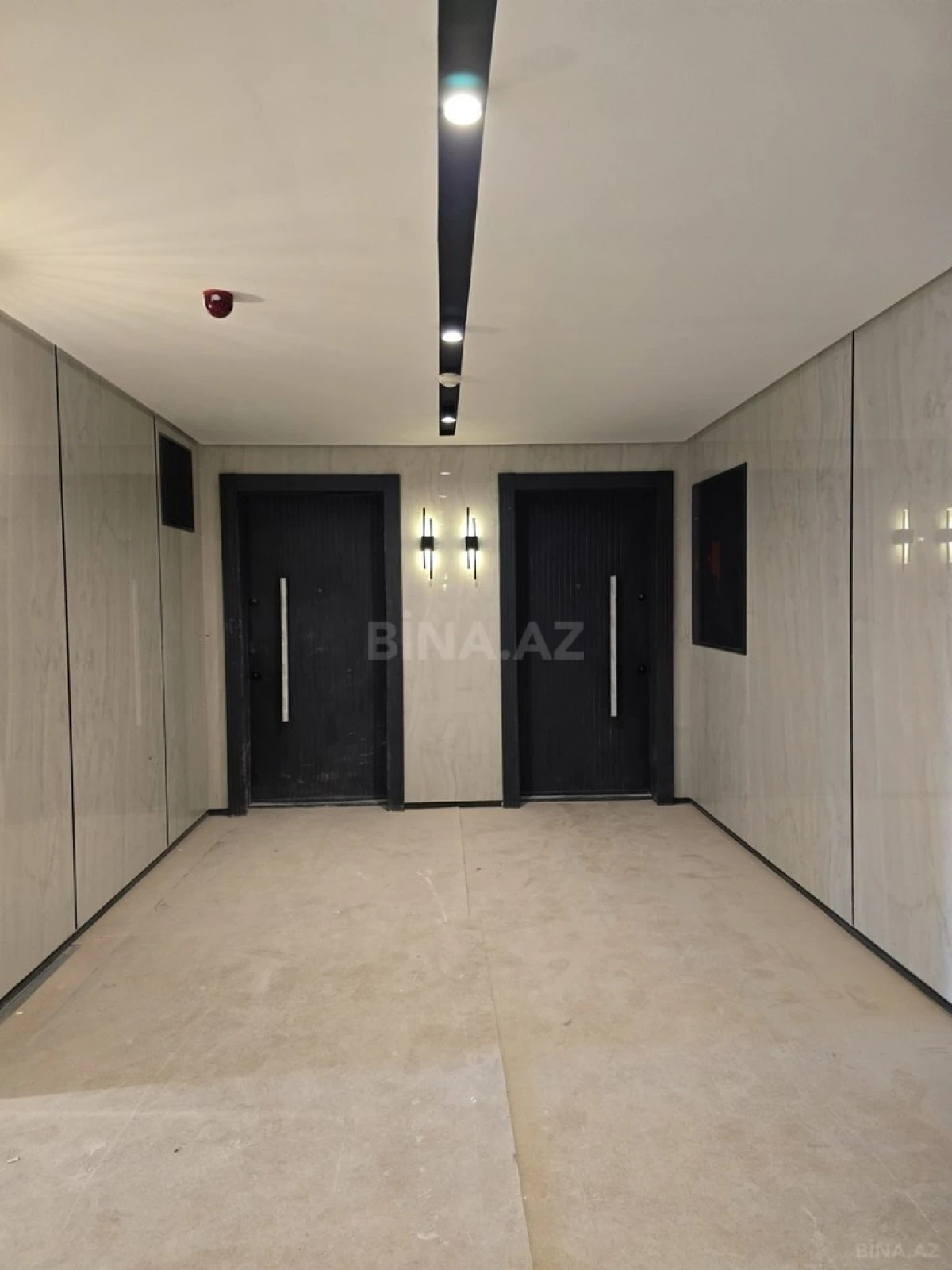 Satılır 2 otaqlı mənzil 82 m²