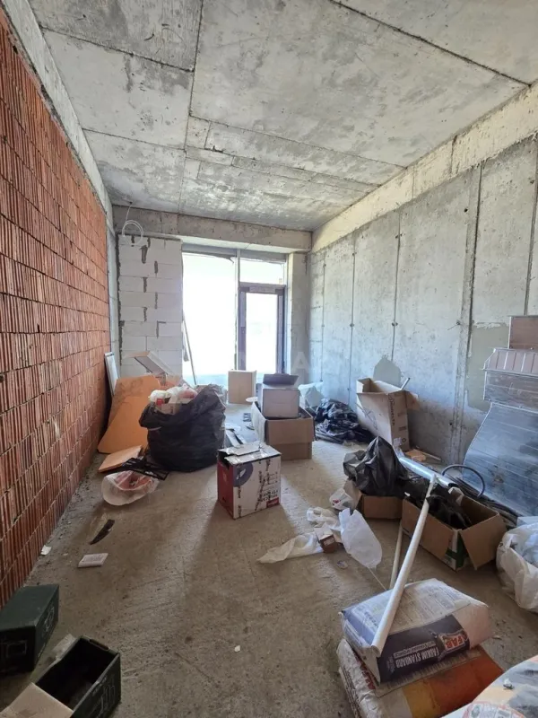 Satılır 2 otaqlı mənzil 82 m²