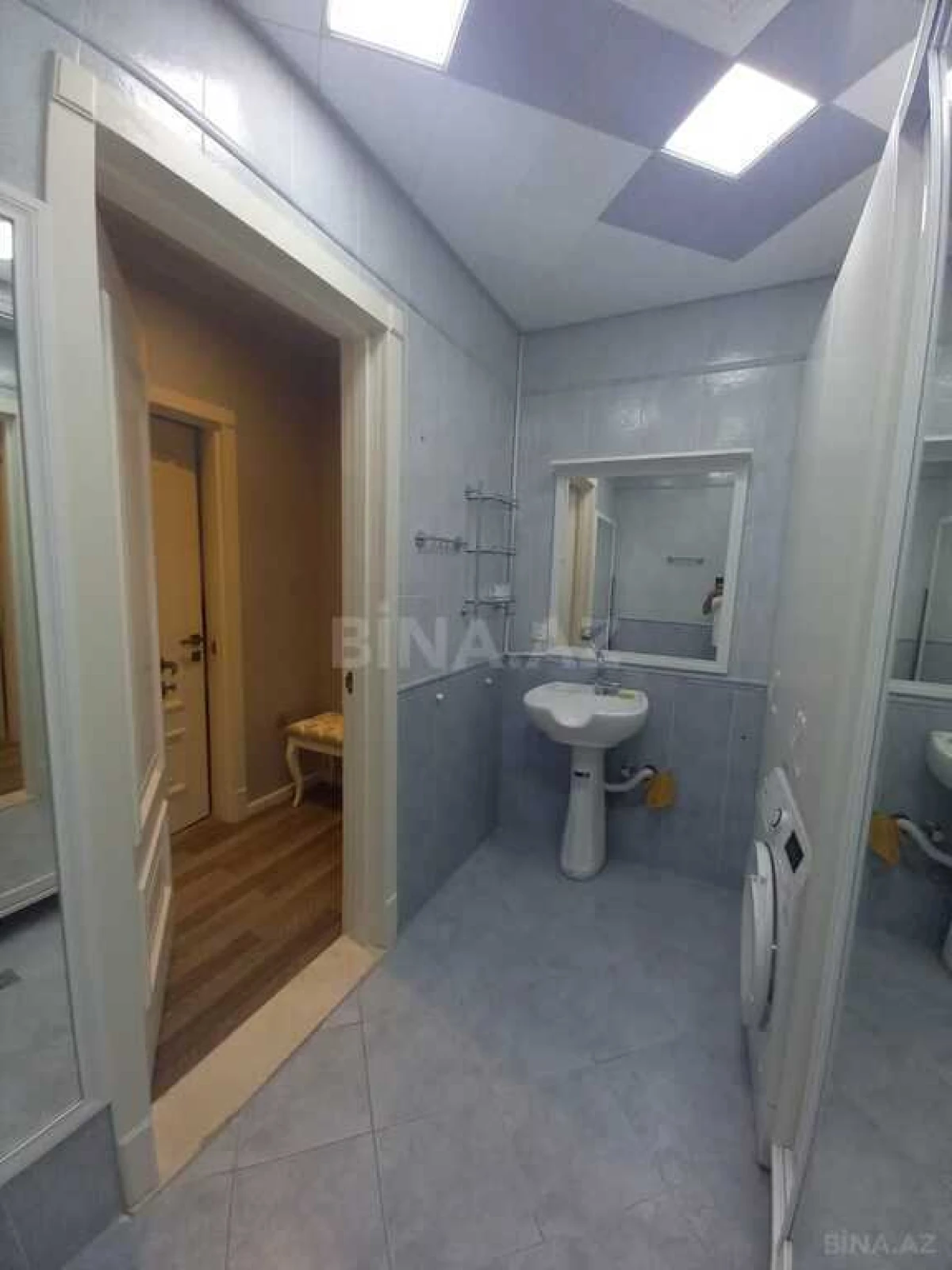 Satılır 4 otaqlı mənzil 180 m²