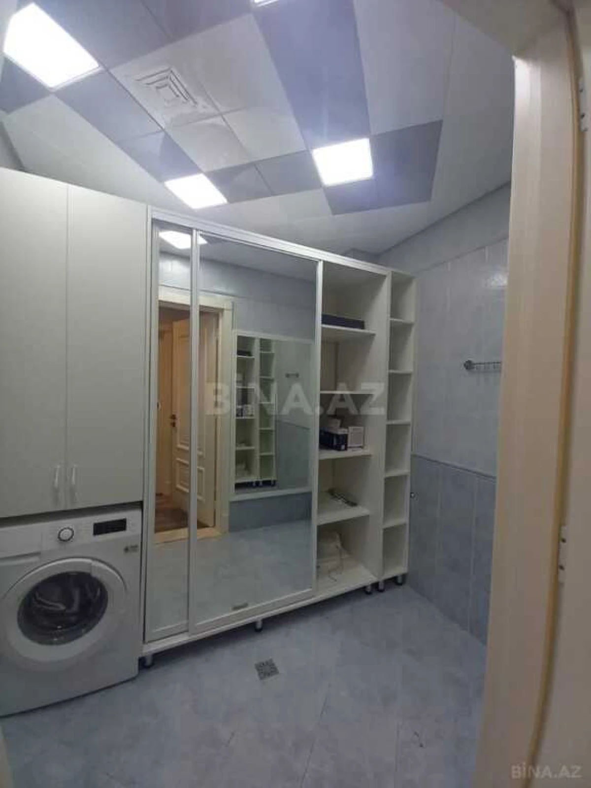 Satılır 4 otaqlı mənzil 180 m²