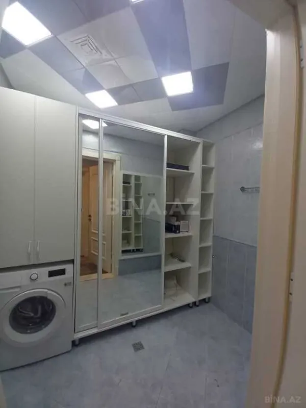 Satılır 4 otaqlı mənzil 180 m²