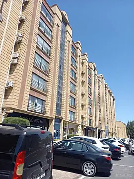 Satılır 4 otaqlı mənzil 180 m² — Bakı 4 otaq 180.00 m²