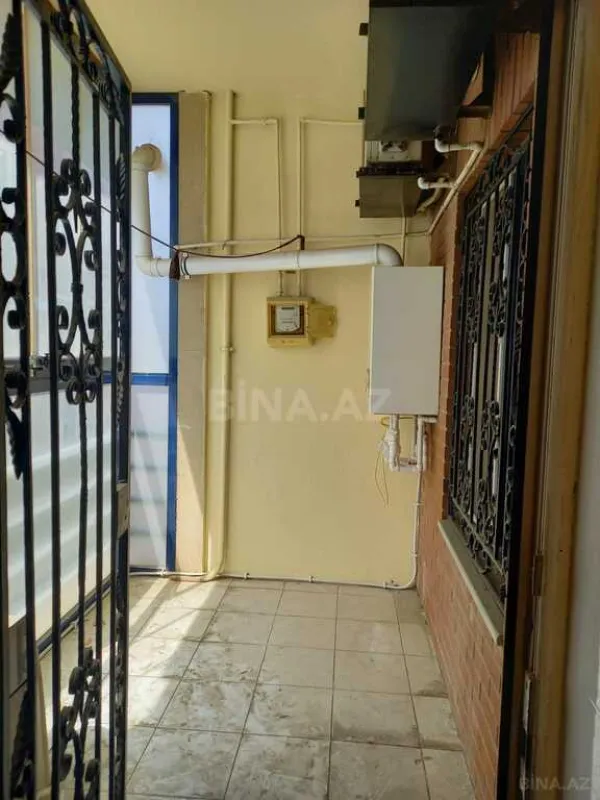 Satılır 4 otaqlı mənzil 180 m²