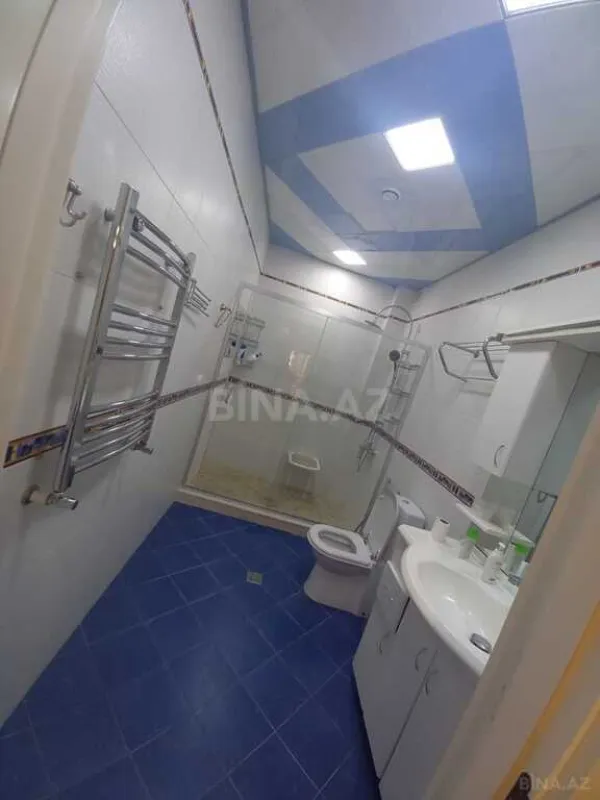 Satılır 4 otaqlı mənzil 180 m²