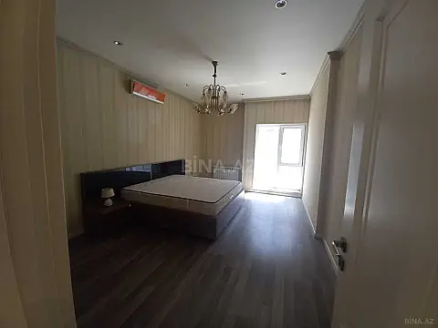 Satılır 4 otaqlı mənzil 180 m²