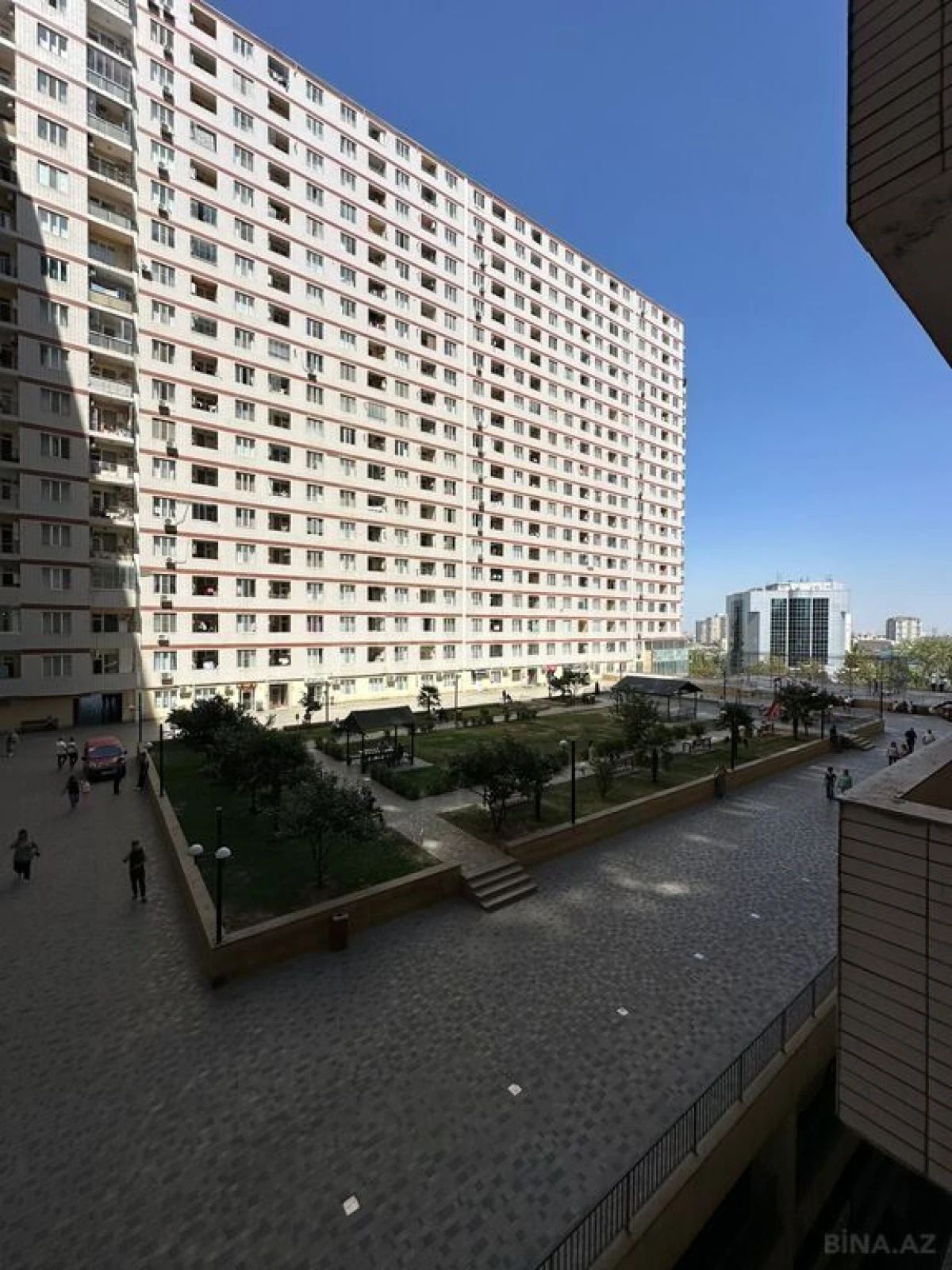 Satılır 3 otaqlı mənzil 123.5 m²