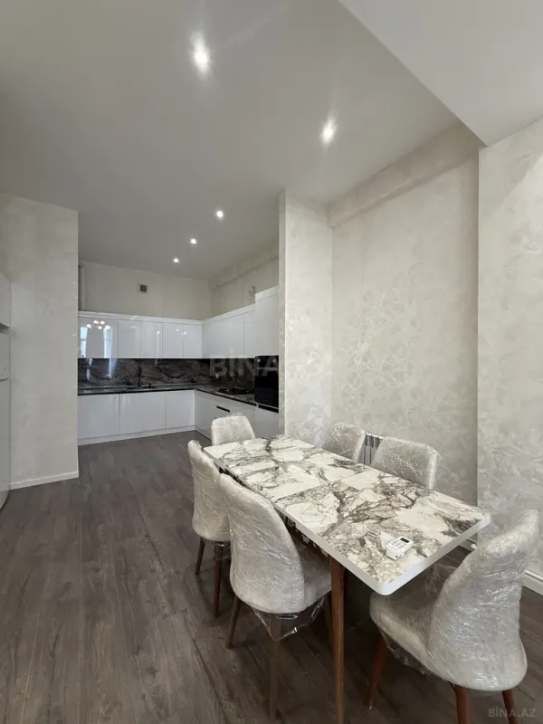 Kirayə verilir 2 otaqlı mənzil 67 m²