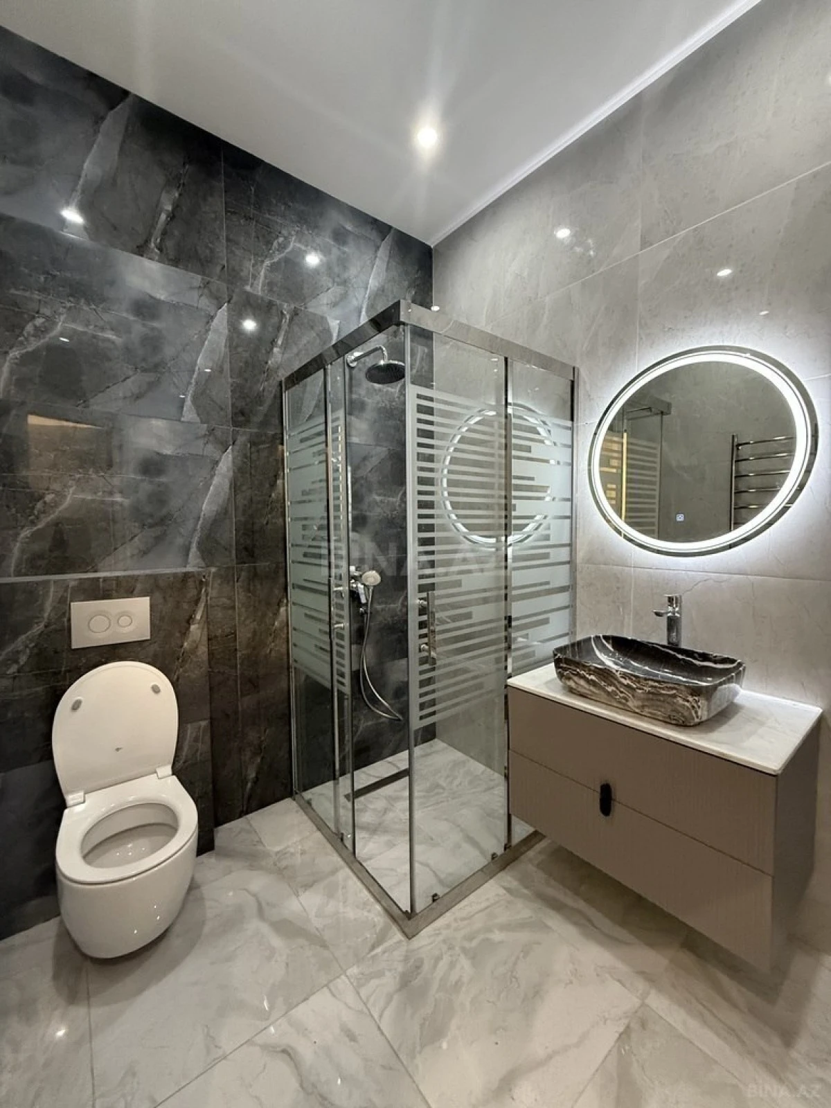 Kirayə verilir 2 otaqlı mənzil 67 m²