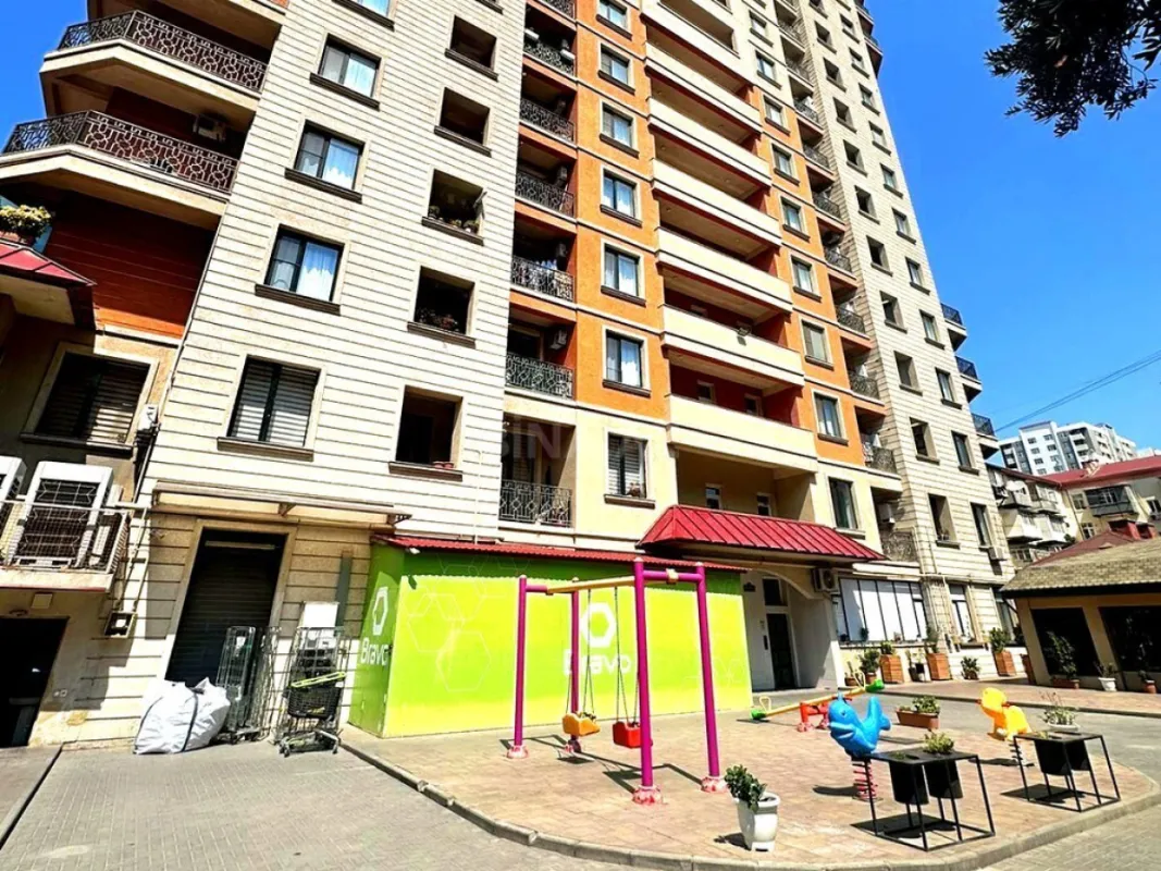 Satılır 3 otaqlı mənzil 106 m²