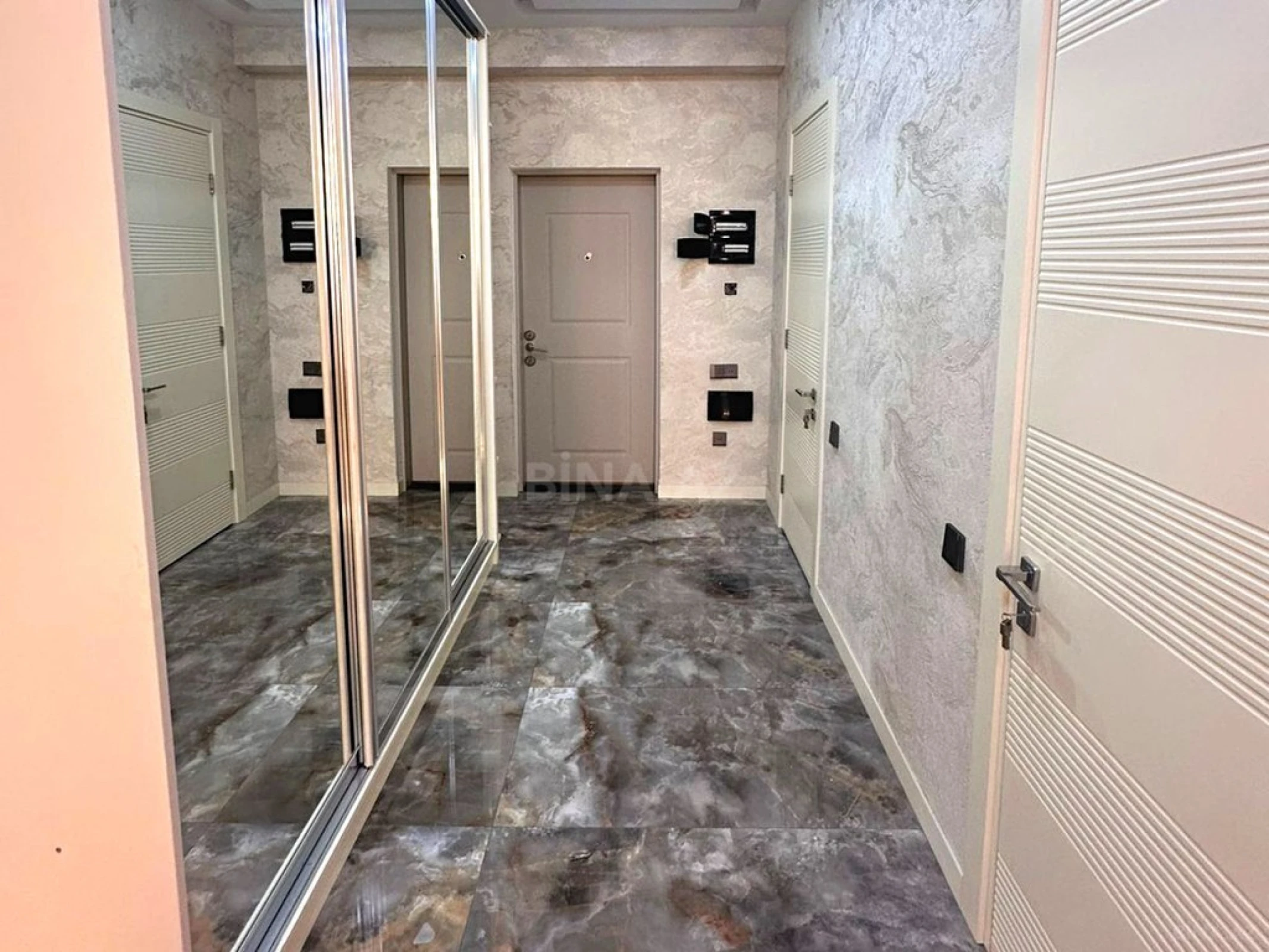 Satılır 3 otaqlı mənzil 106 m²