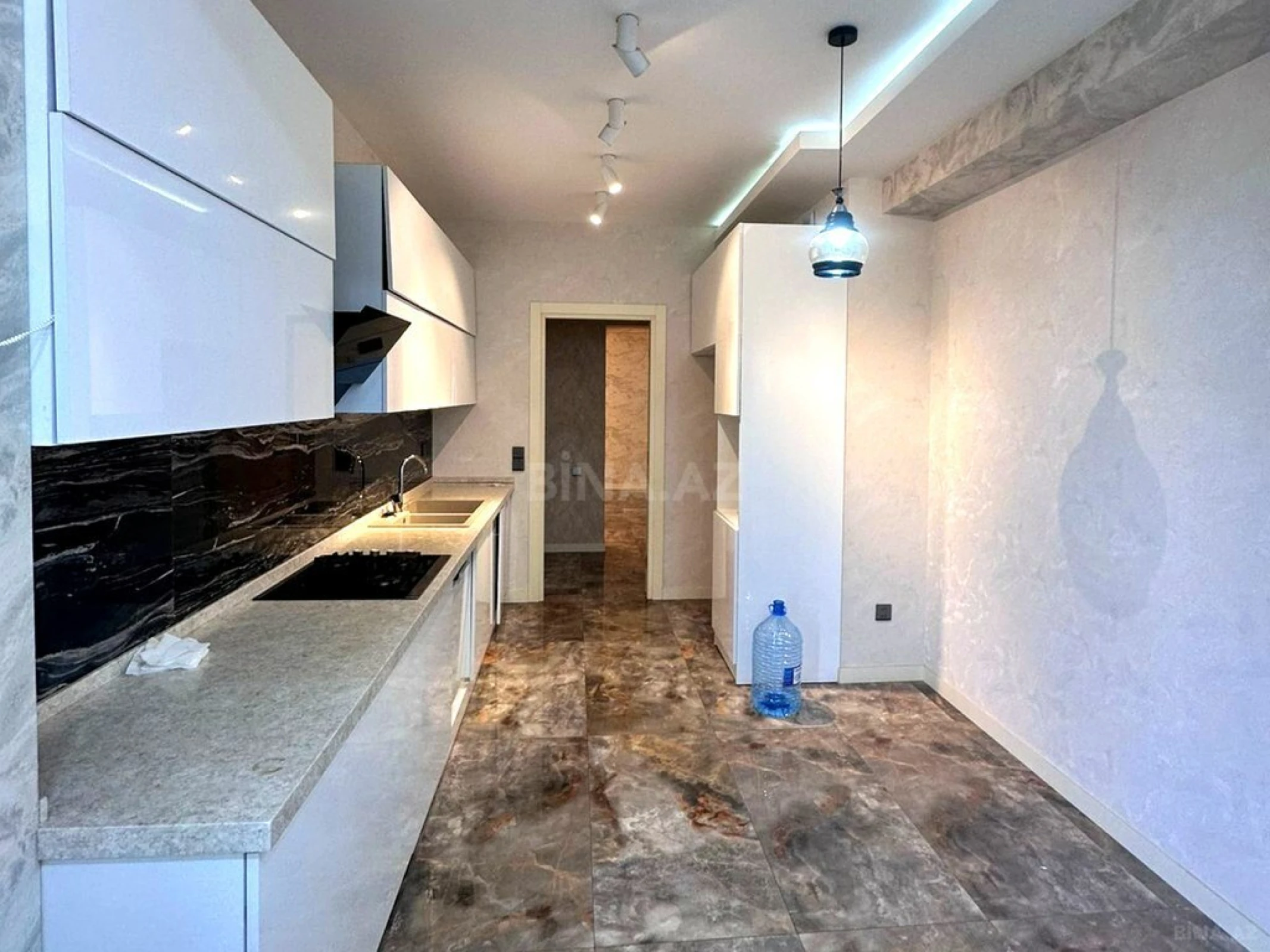 Satılır 3 otaqlı mənzil 106 m²