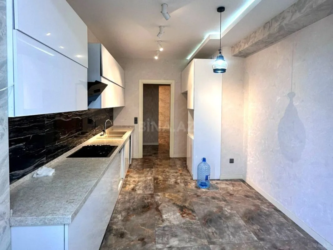 Satılır 3 otaqlı mənzil 106 m²