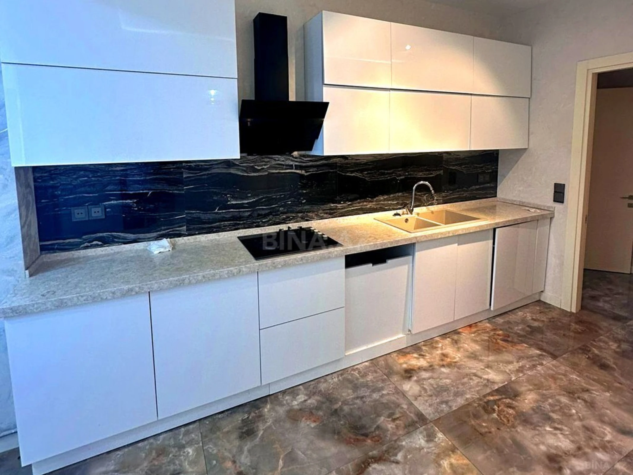 Satılır 3 otaqlı mənzil 106 m²
