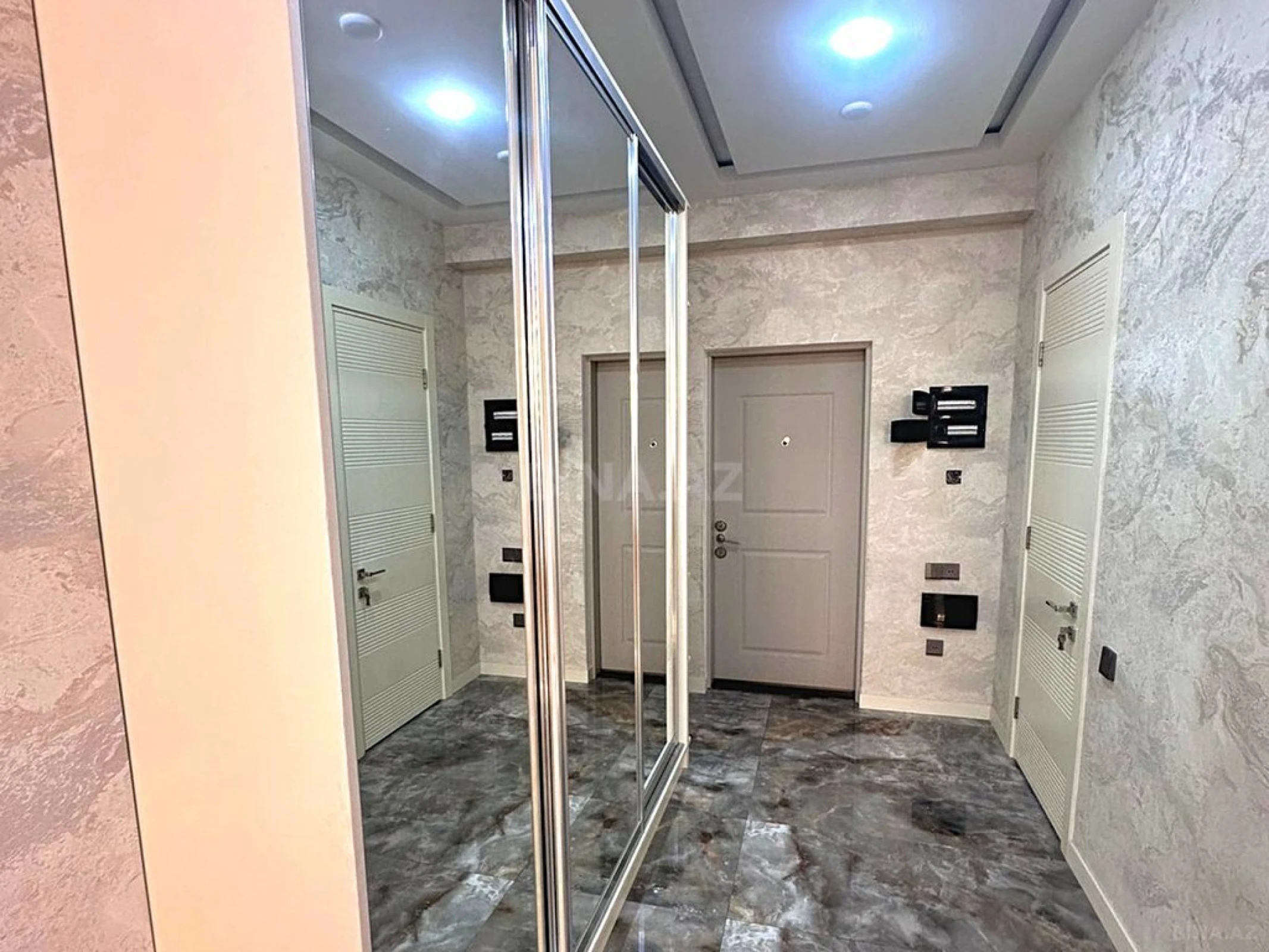 Satılır 3 otaqlı mənzil 106 m²