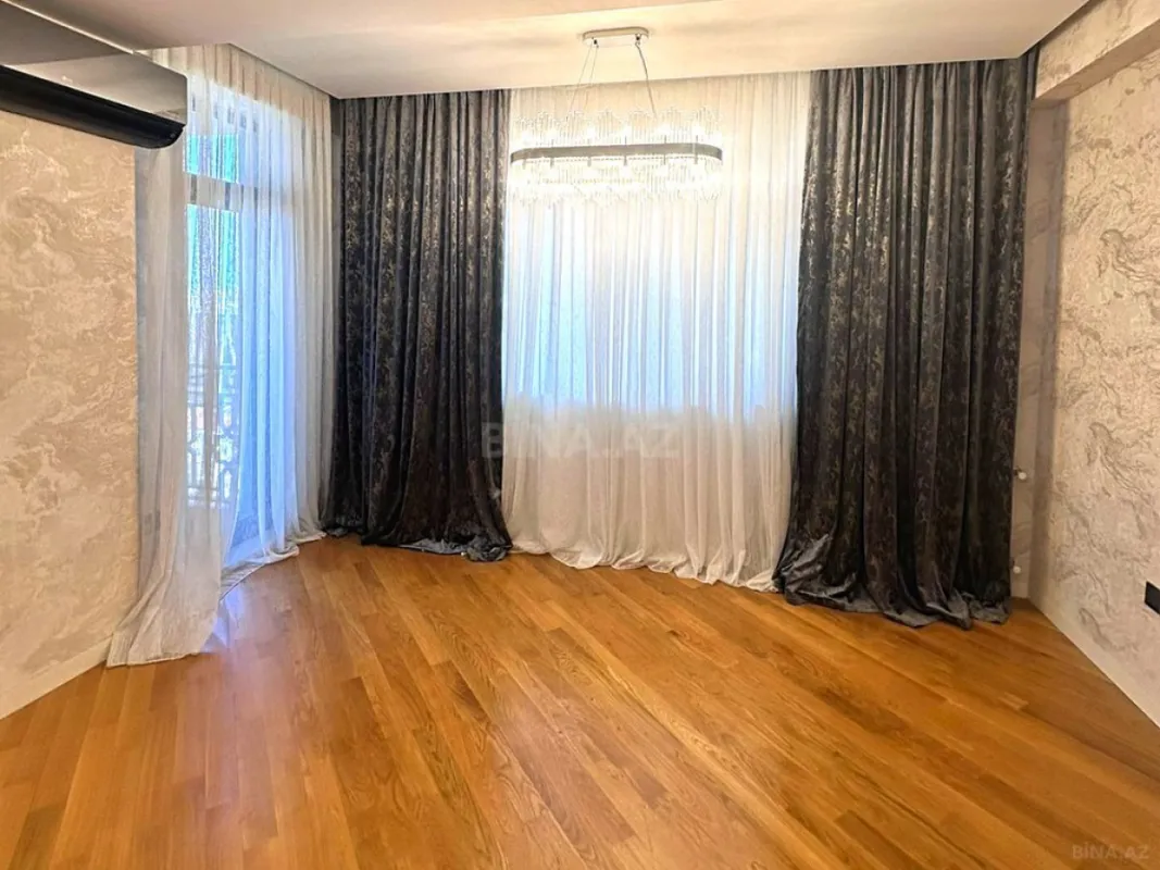 Satılır 3 otaqlı mənzil 106 m²