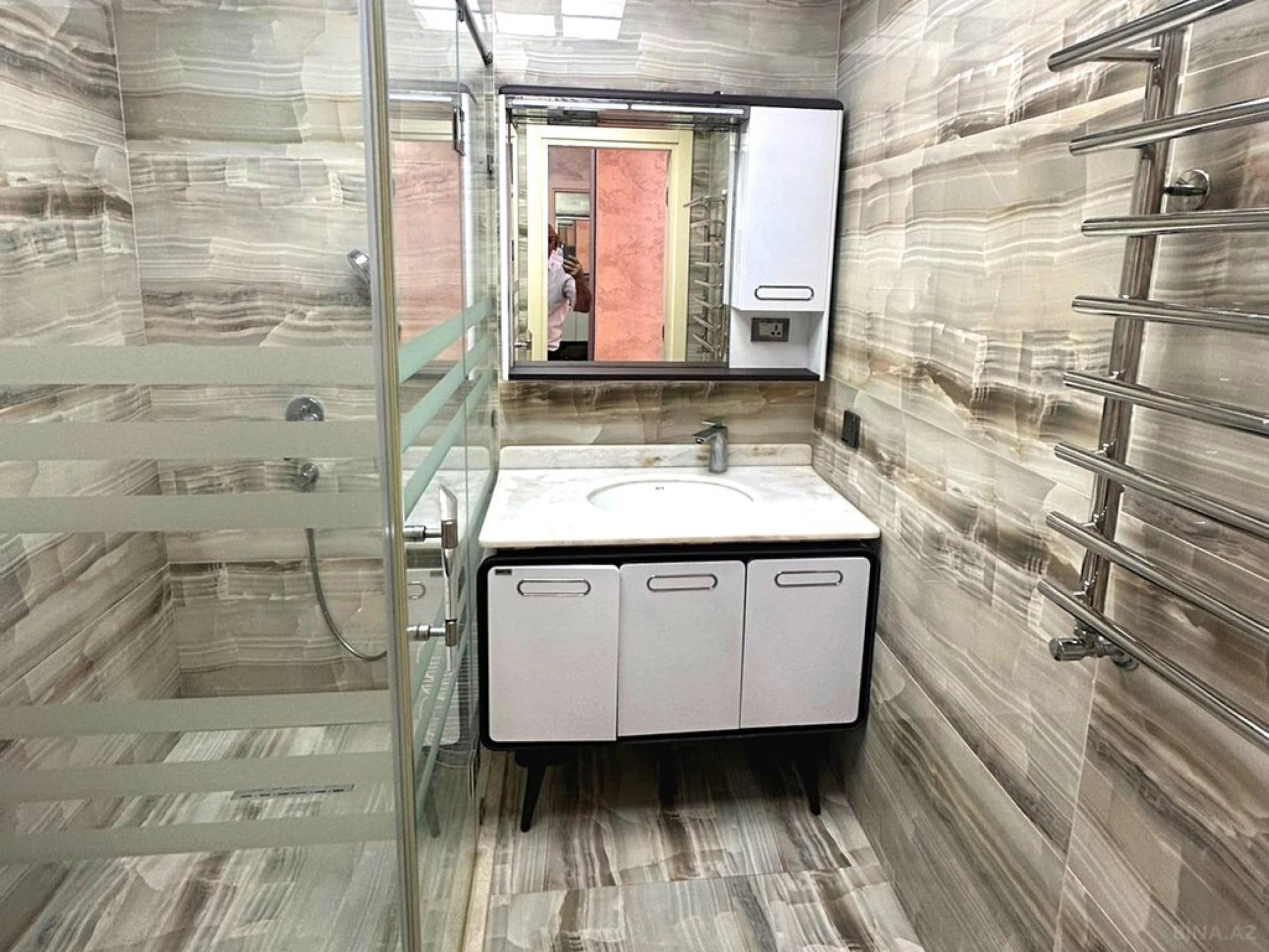 Satılır 3 otaqlı mənzil 106 m²