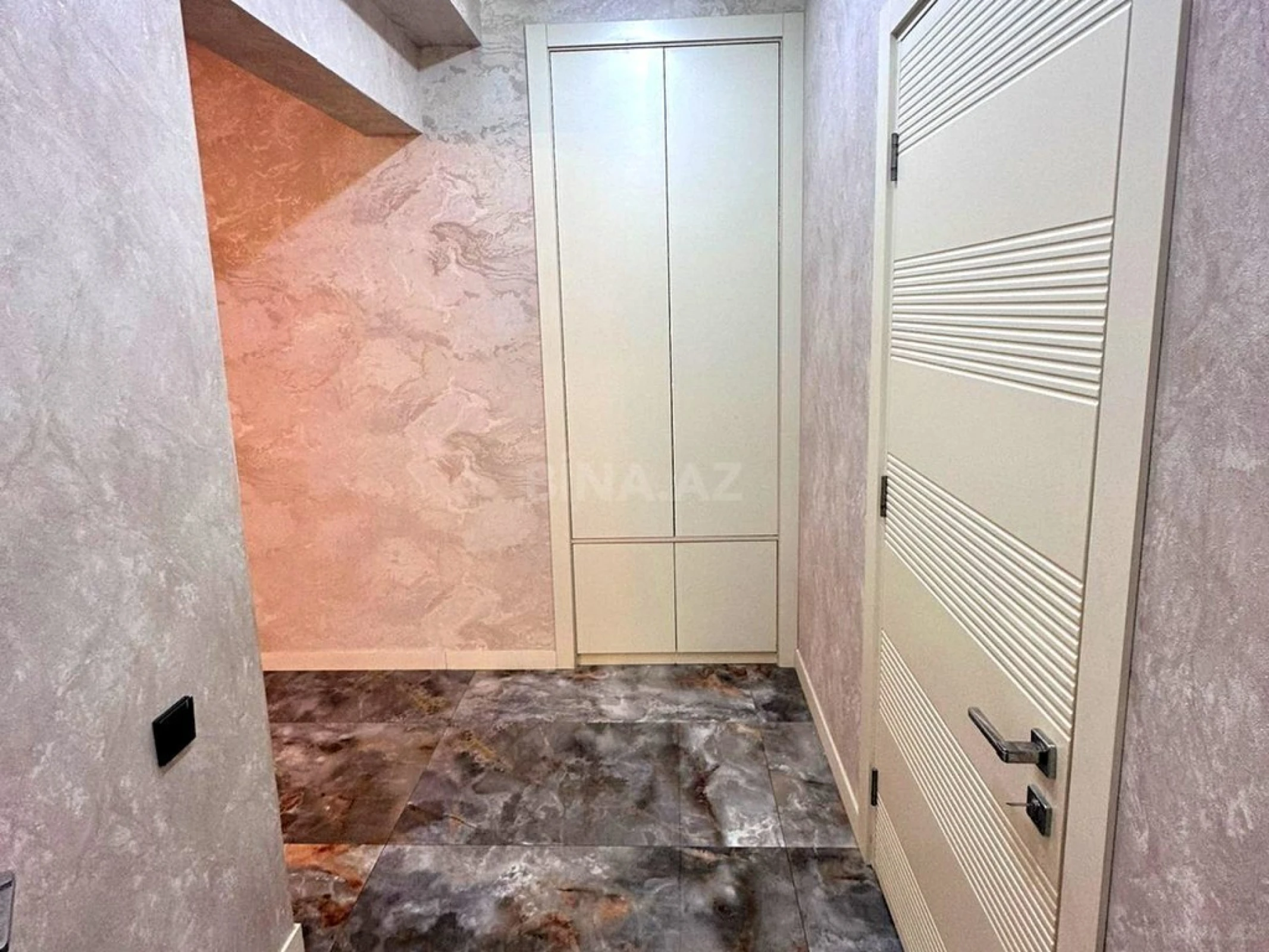 Satılır 3 otaqlı mənzil 106 m²