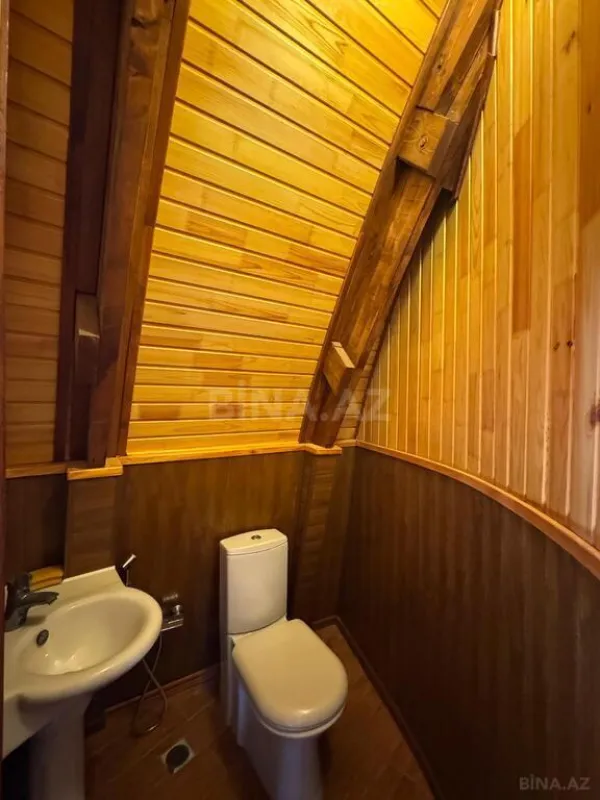 Satılır 8 otaqlı həyət evi 1400 m²