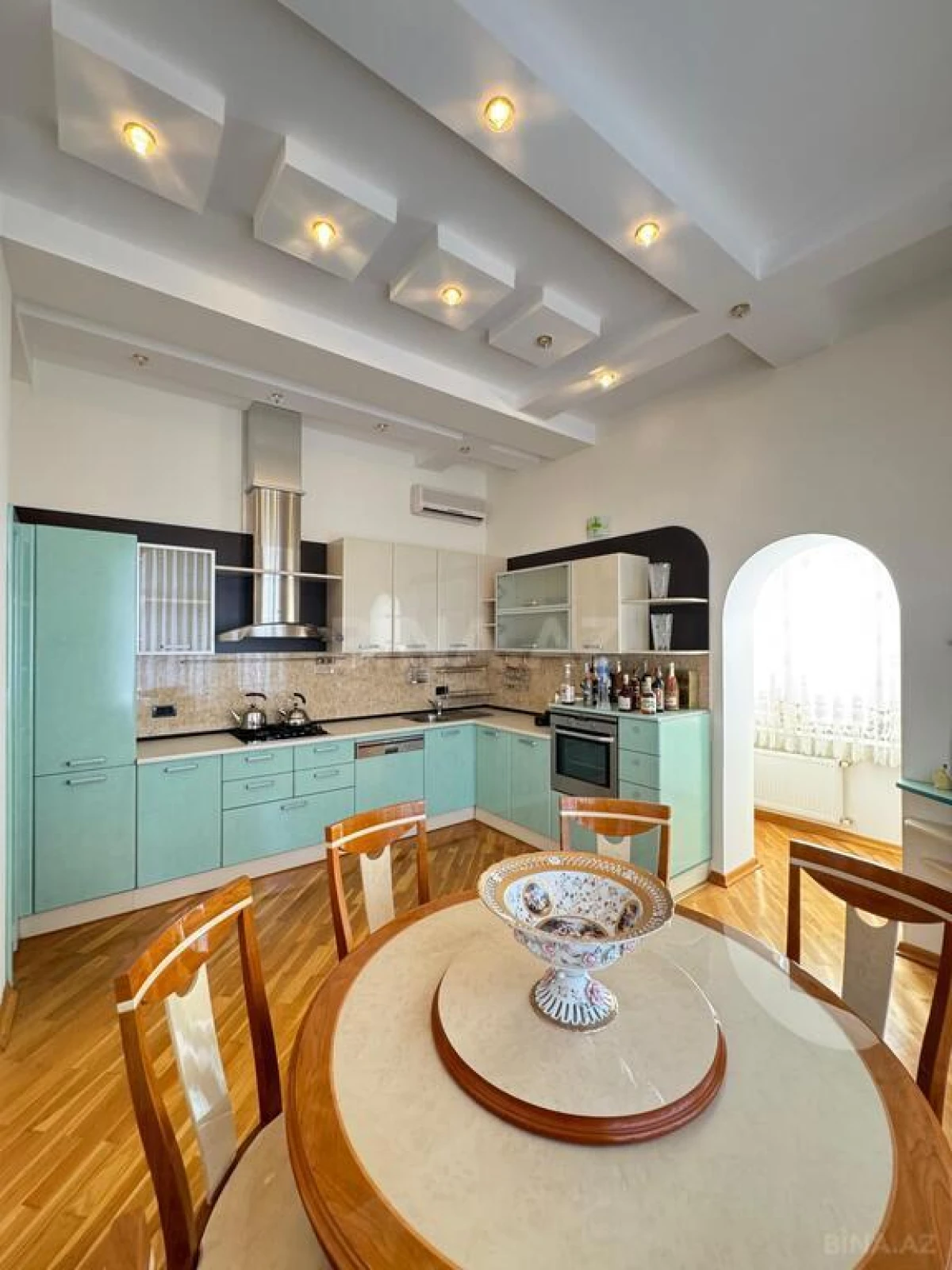 Satılır 8 otaqlı həyət evi 1400 m²