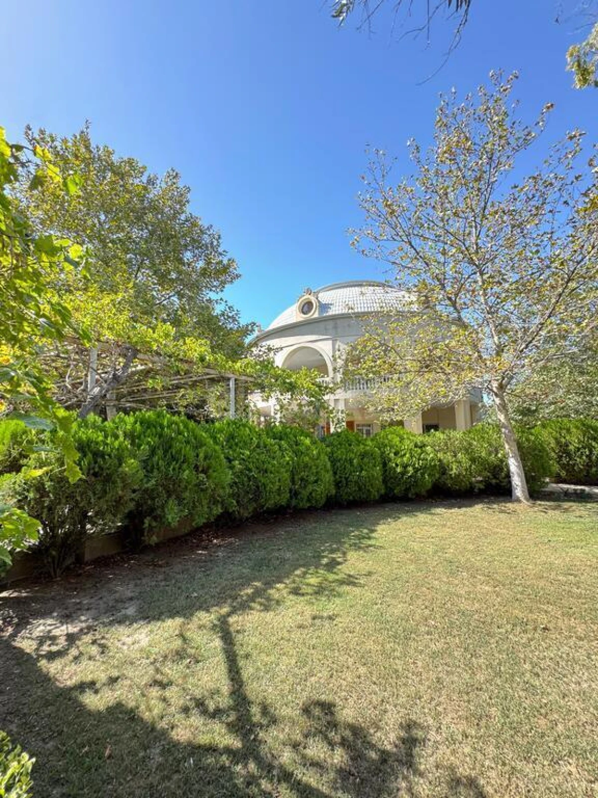 Satılır 8 otaqlı həyət evi 1400 m²