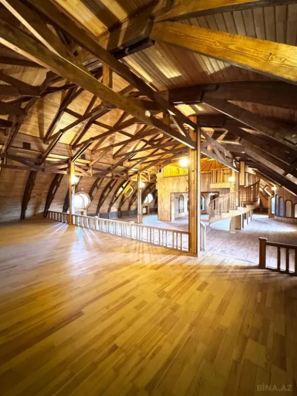 Satılır 8 otaqlı həyət evi 1400 m²