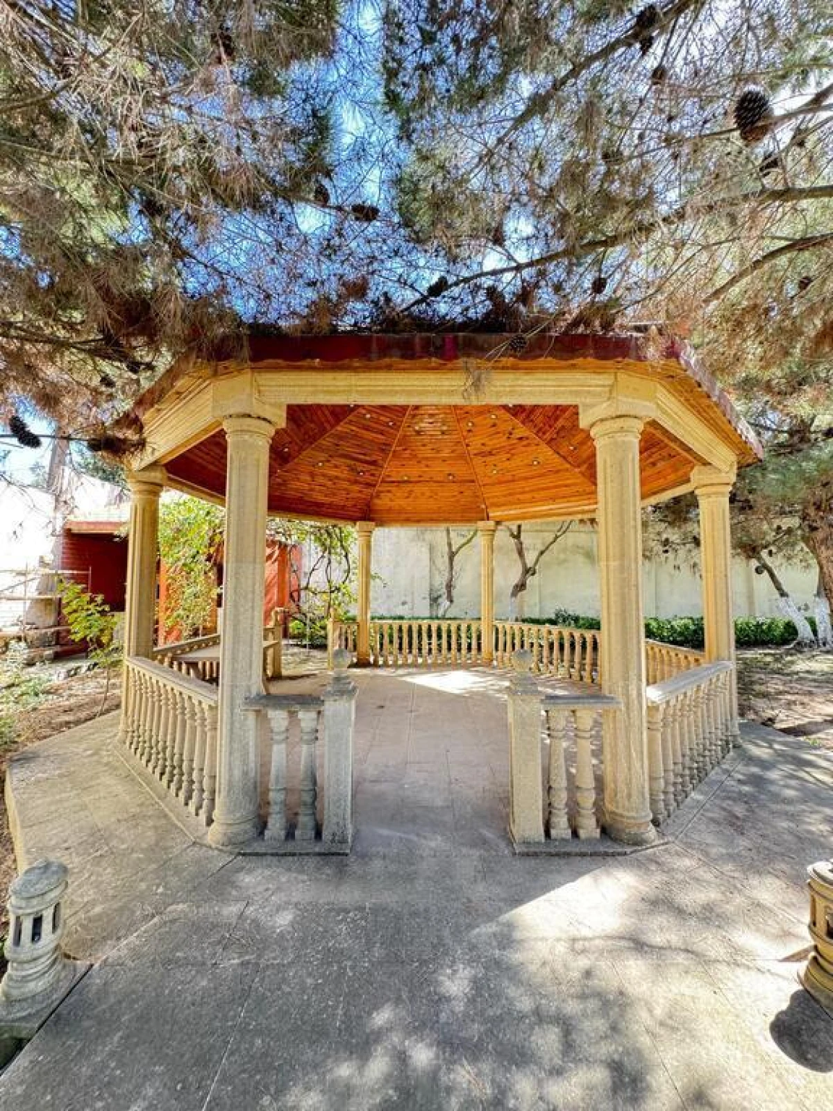 Satılır 8 otaqlı həyət evi 1400 m²