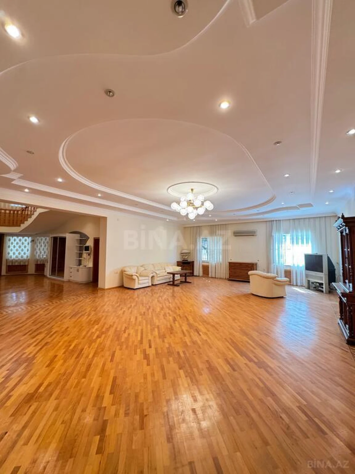 Satılır 8 otaqlı həyət evi 1400 m²