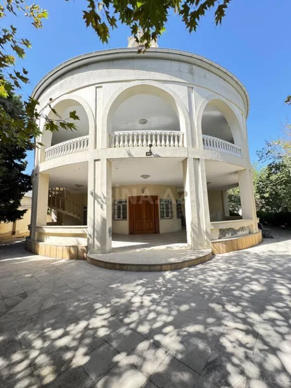 Satılır 8 otaqlı həyət evi 1400 m²