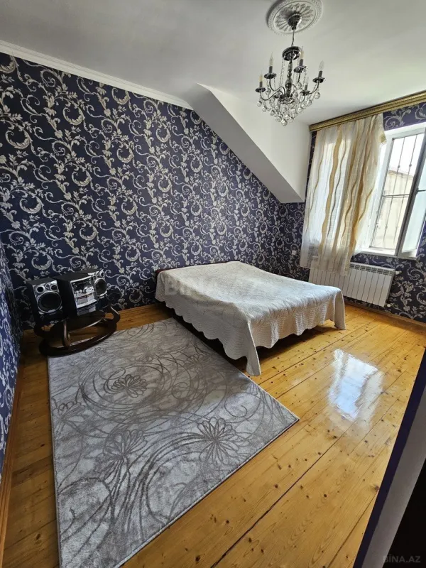 Satılır 6 otaqlı həyət evi 200 m²