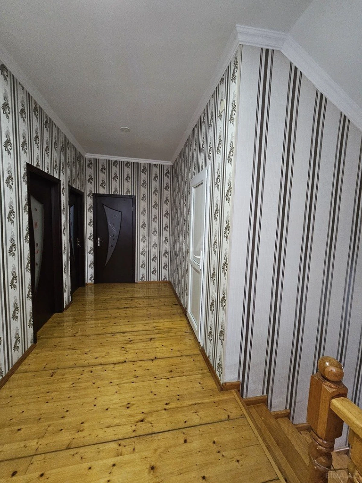 Satılır 6 otaqlı həyət evi 200 m²