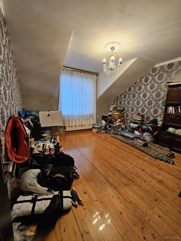 Satılır 6 otaqlı həyət evi 200 m²