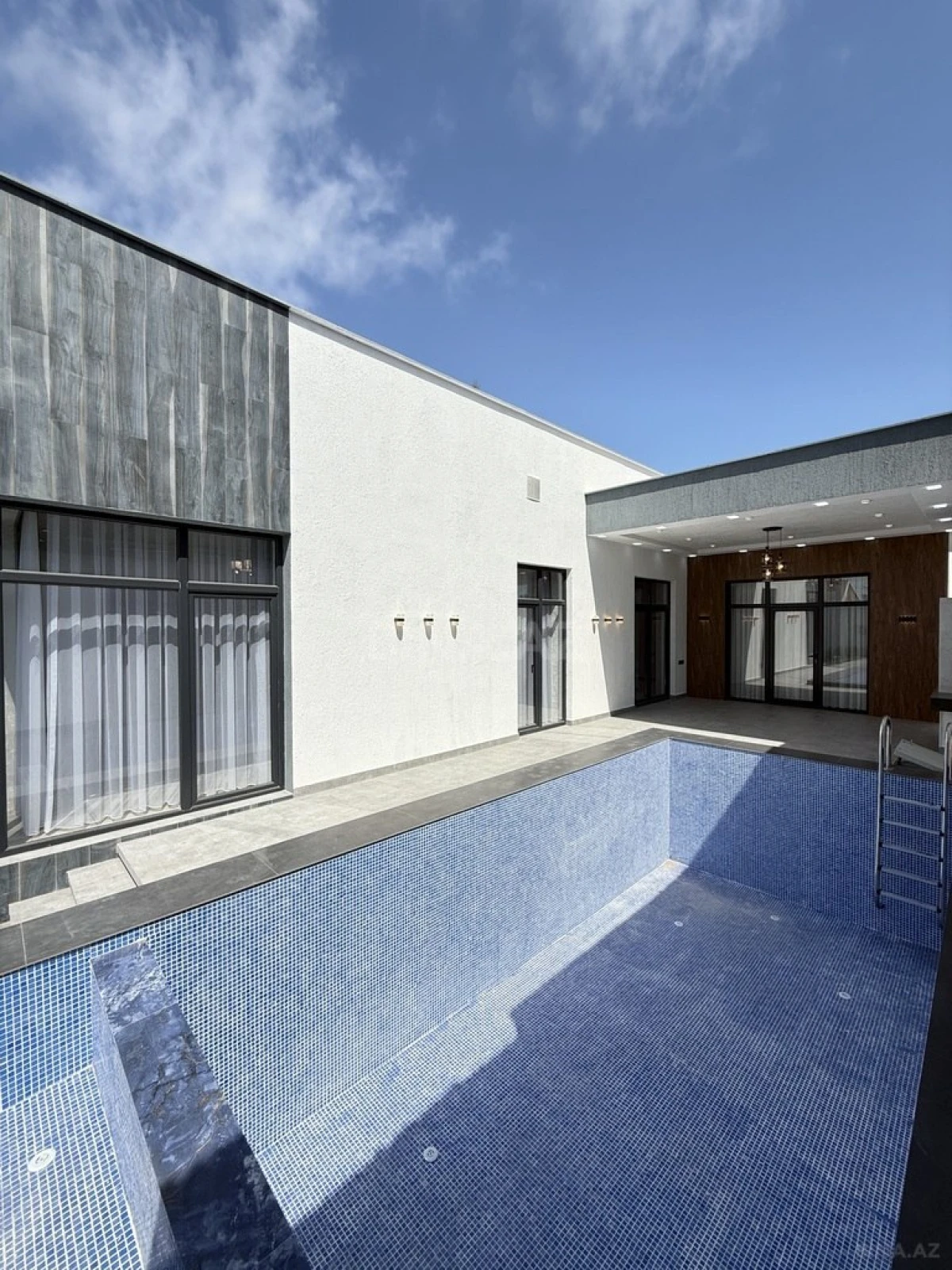 Satılır 4 otaqlı həyət evi 200 m²