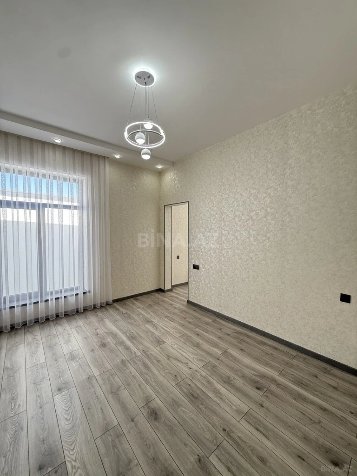 Satılır 4 otaqlı həyət evi 200 m²