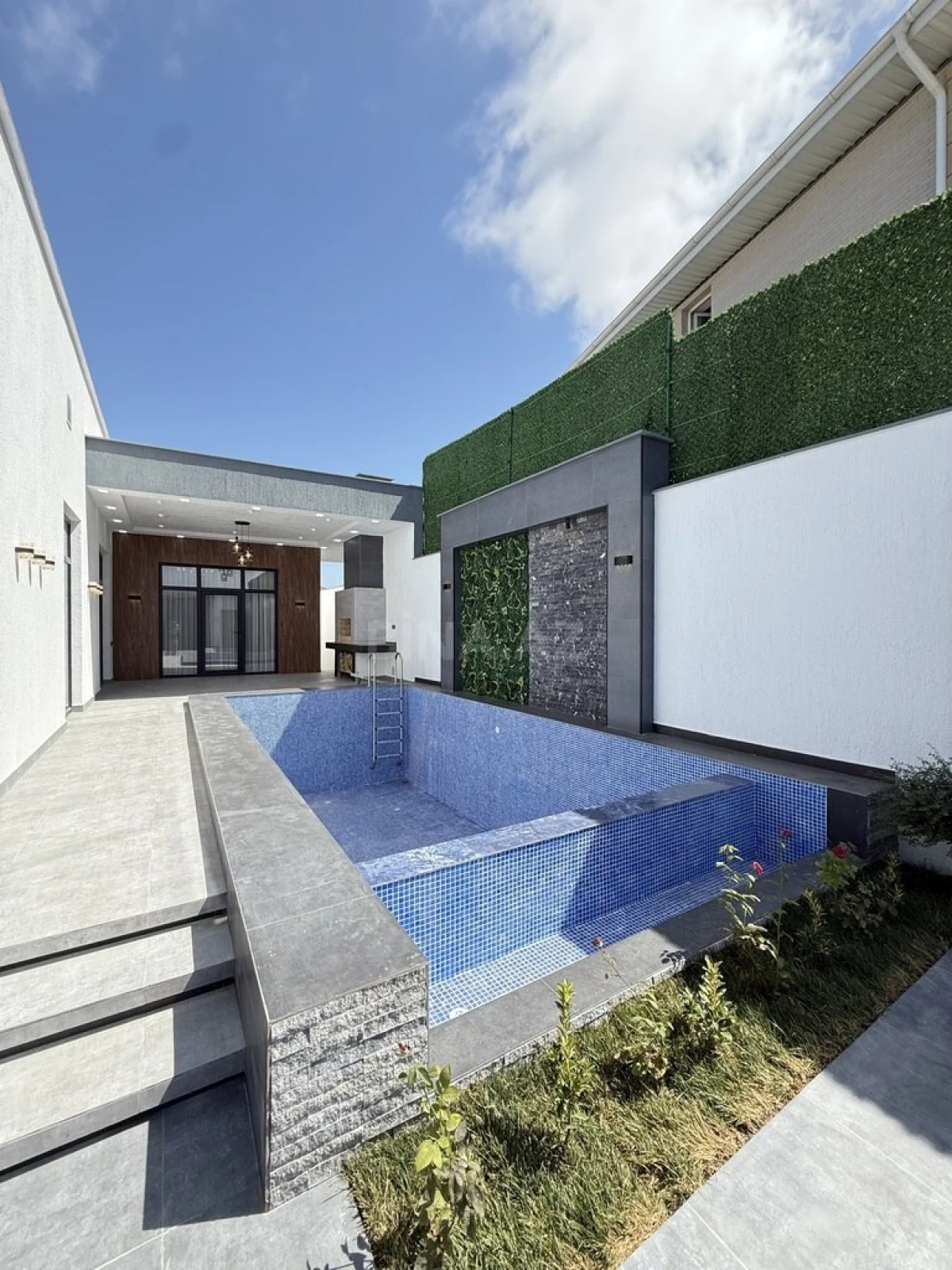 Satılır 4 otaqlı həyət evi 200 m²