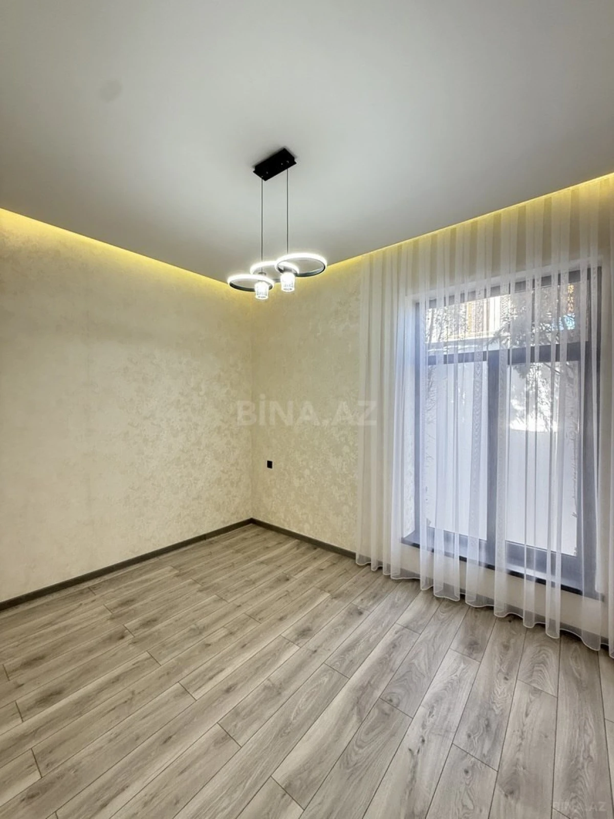 Satılır 4 otaqlı həyət evi 200 m²