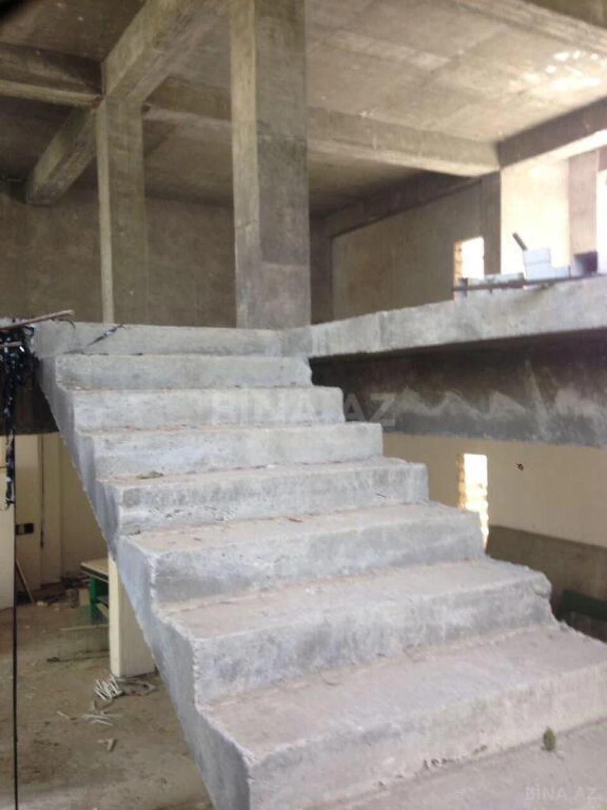 Satılır obyekt 720 m²