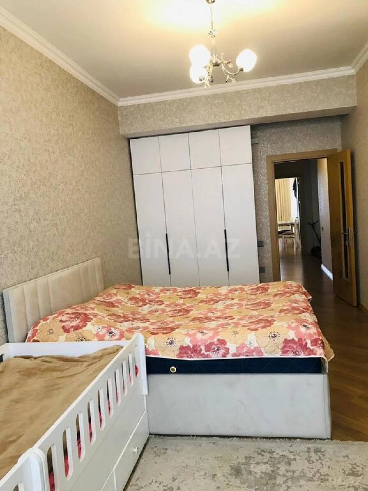 Satılır 2 otaqlı mənzil 104 m²