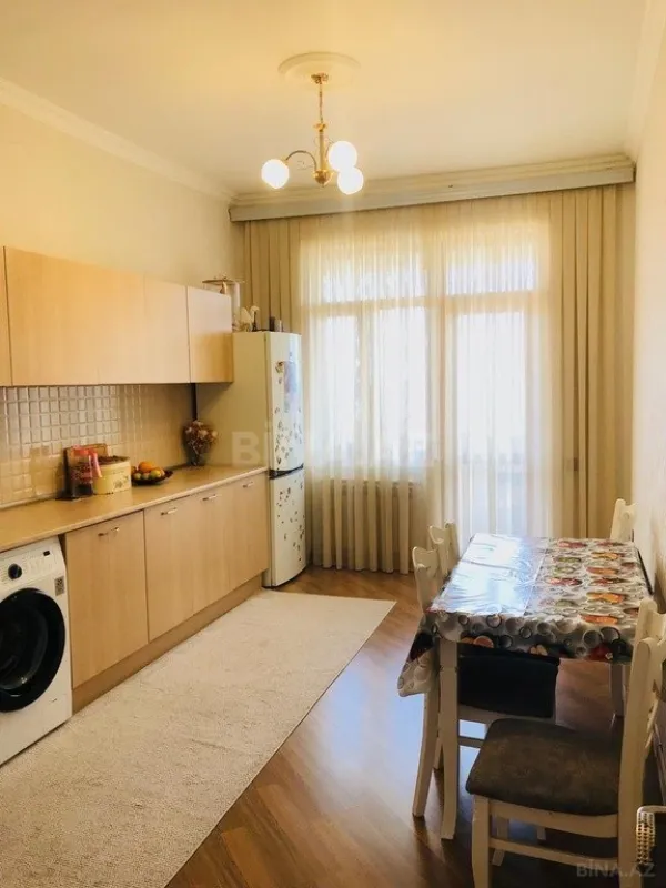 Satılır 2 otaqlı mənzil 104 m²