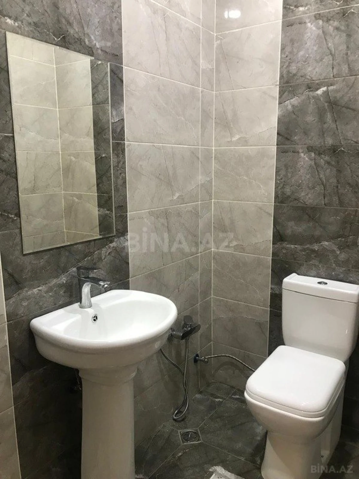 Satılır 2 otaqlı mənzil 104 m²