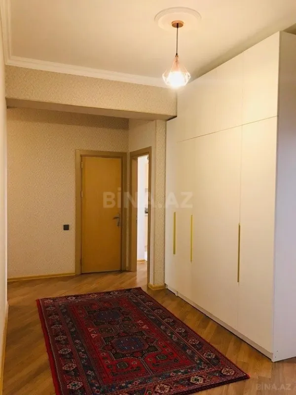 Satılır 2 otaqlı mənzil 104 m²